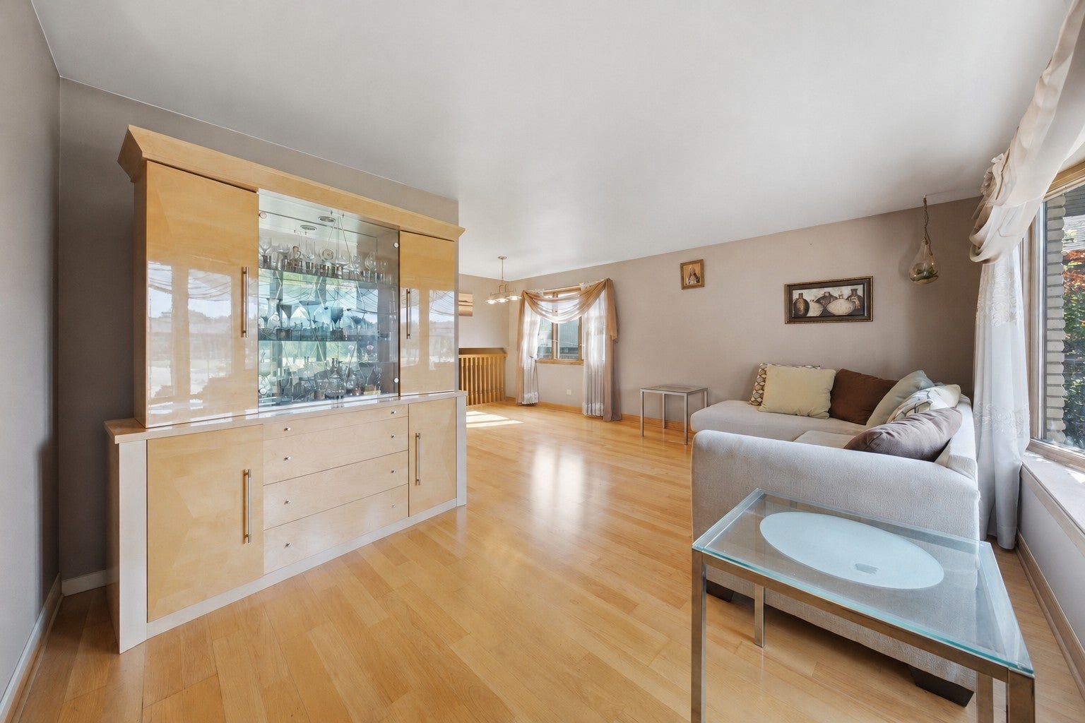 7116 W 85th Place