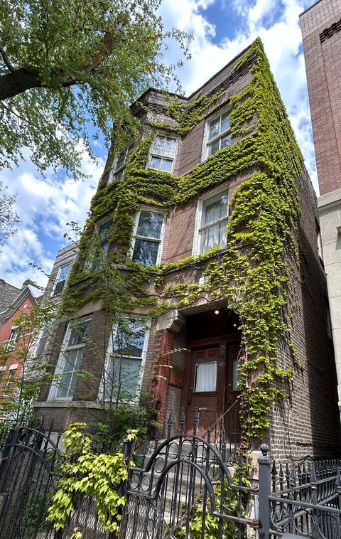 2620 W Evergreen Avenue Chicago IL 60622