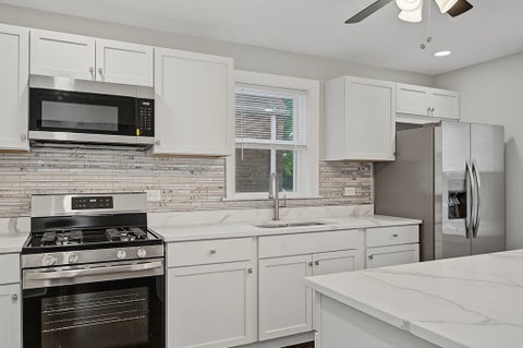 Tiny photo for 11325 S Avenue H, Chicago, IL 60617 (MLS # 12752758)