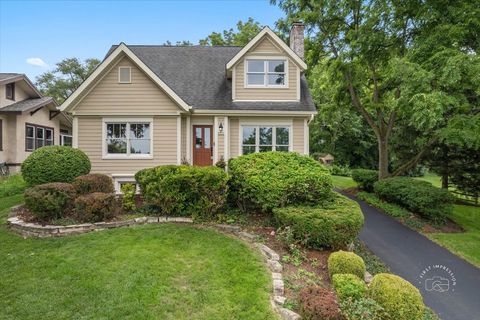 832 N 2nd Avenue St. Charles IL 60174