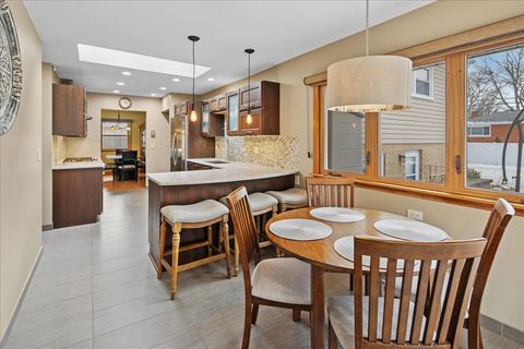 Tiny photo for 906 S We Go Trail, Mount Prospect, IL 60056 (MLS # 12538866)