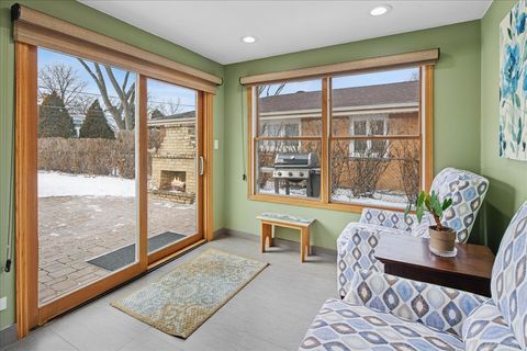 Tiny photo for 906 S We Go Trail, Mount Prospect, IL 60056 (MLS # 12538866)