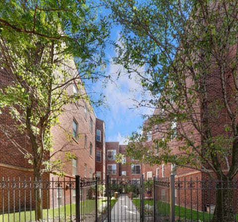 Photo of 5884 N RIDGE Avenue #3, Chicago, IL 60660 (MLS # 12721674)