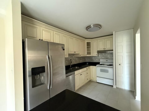 Tiny photo for 2 Villa Verde Drive #113, Buffalo Grove, IL 60089 (MLS # 12719044)