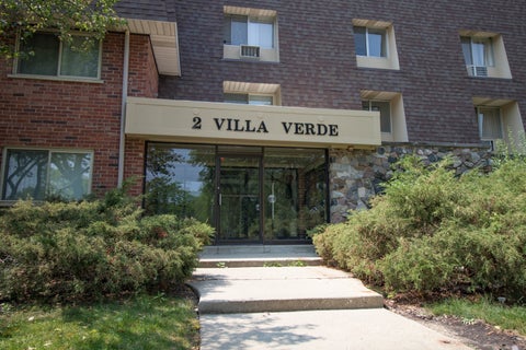 Photo of 2 Villa Verde Drive #113, Buffalo Grove, IL 60089 (MLS # 12719044)