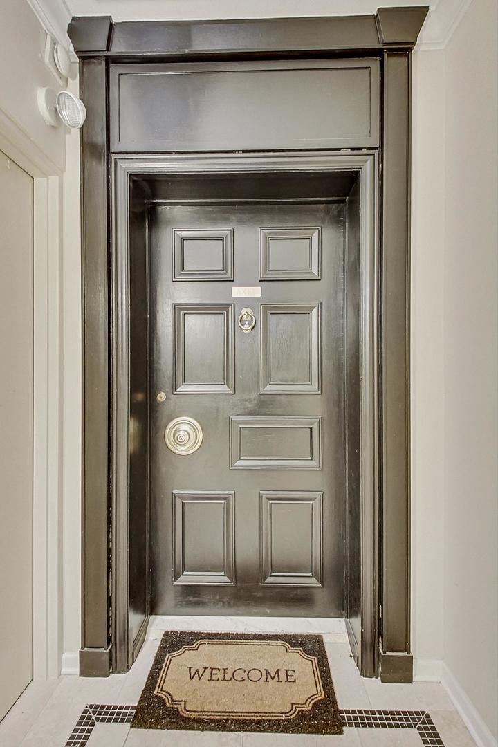 1040 N Lake Shore Drive 7B