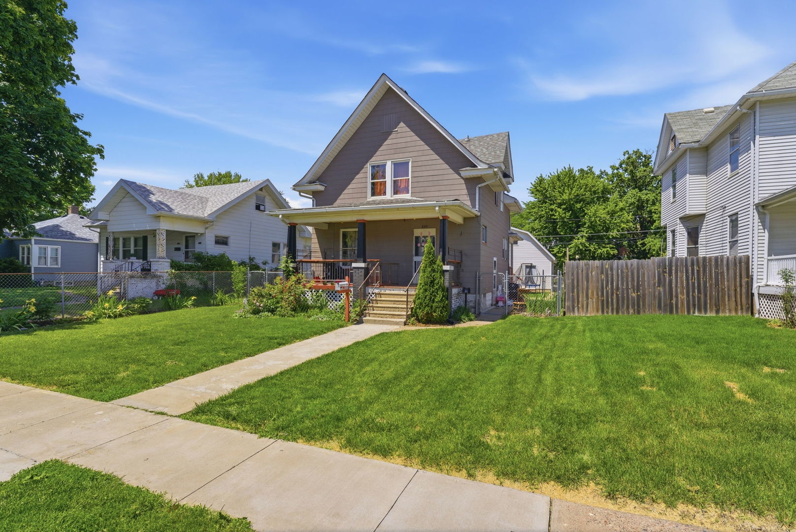820 W 16th Street