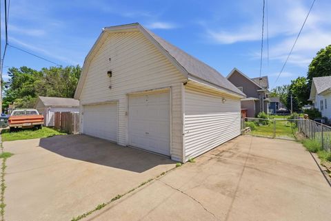 Tiny photo for 820 W 16th Street, Davenport, IA 52804 (MLS # 12645466)