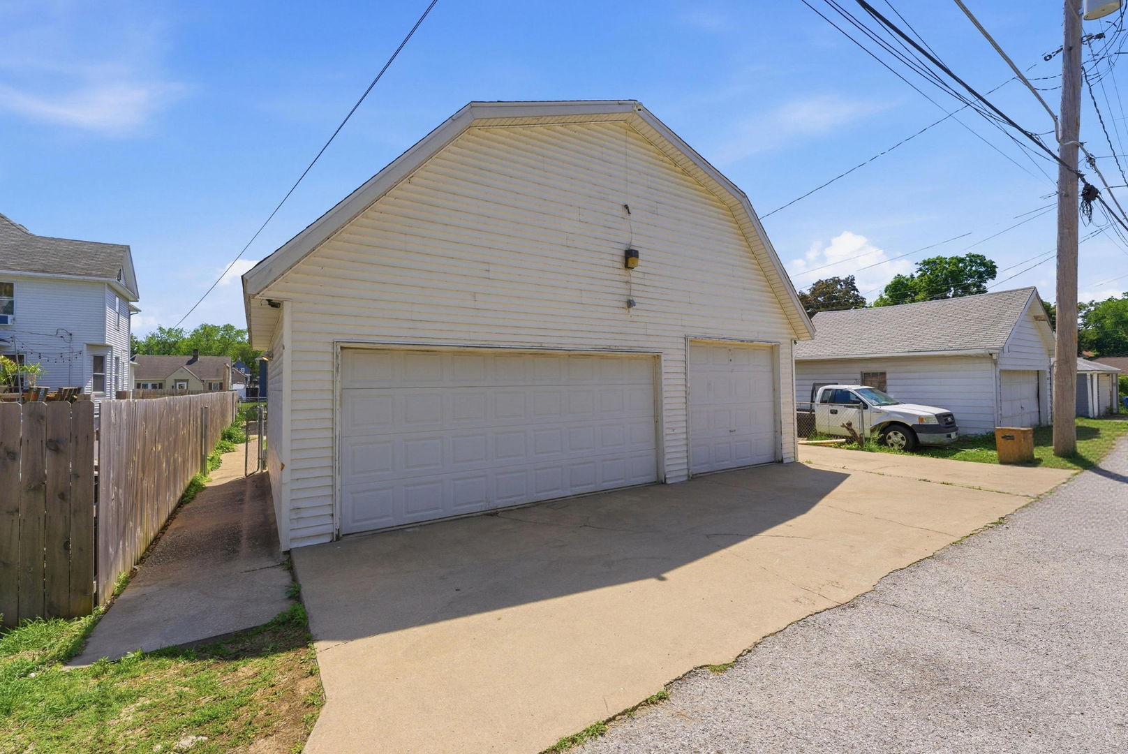 820 W 16th Street