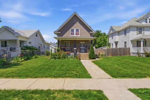 Photo of 820 W 16th Street, Davenport, IA 52804 (MLS # 12645466)