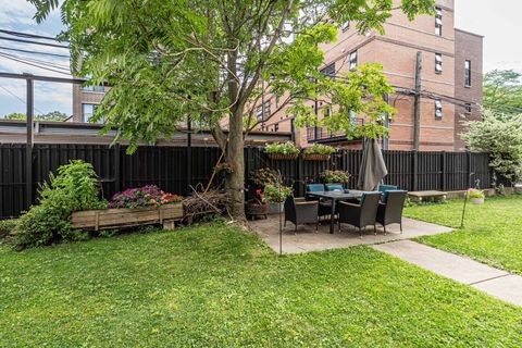 Tiny photo for 7223 N Oakley Avenue #1E, Chicago, IL 60645 (MLS # 12457094)