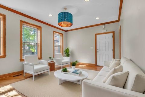 Tiny photo for 7223 N Oakley Avenue #1E, Chicago, IL 60645 (MLS # 12457094)