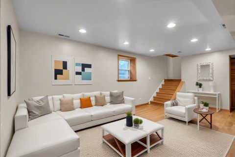 Tiny photo for 7223 N Oakley Avenue #1E, Chicago, IL 60645 (MLS # 12457094)