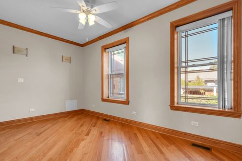 Tiny photo for 7223 N Oakley Avenue #1E, Chicago, IL 60645 (MLS # 12457094)