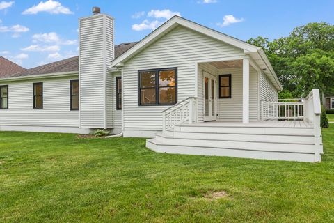 Tiny photo for 1004 Golden Avenue, Woodstock, IL 60098 (MLS # 12412357)