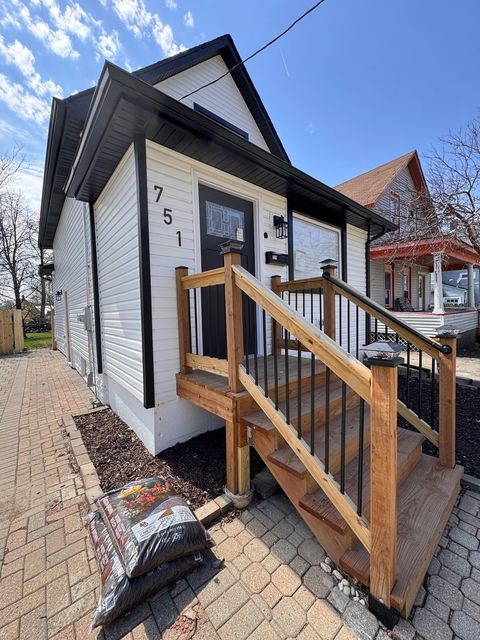 751 Kane Street Aurora IL 60505