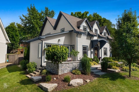 Tiny photo for 353 Western Avenue, Clarendon Hills, IL 60514 (MLS # 12726918)
