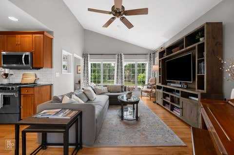 Tiny photo for 353 Western Avenue, Clarendon Hills, IL 60514 (MLS # 12726918)