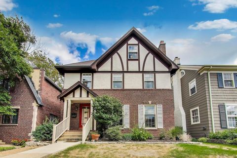 2747 Garrison Avenue Evanston IL 60201