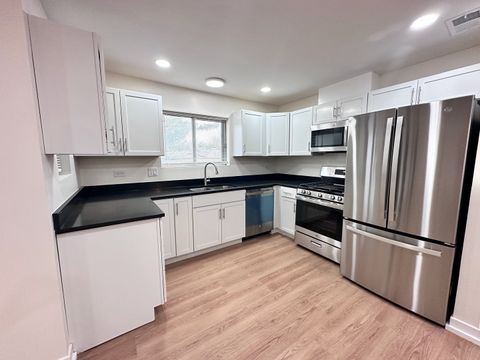Tiny photo for 1313 Cass Lane E #302, Westmont, IL 60559 (MLS # 12631632)