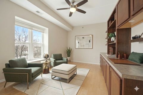 Tiny photo for 410 W Mahogany Court #509, Palatine, IL 60067 (MLS # 12589458)