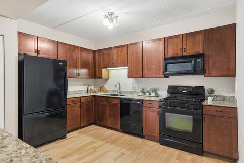 Tiny photo for 410 W Mahogany Court #509, Palatine, IL 60067 (MLS # 12589458)