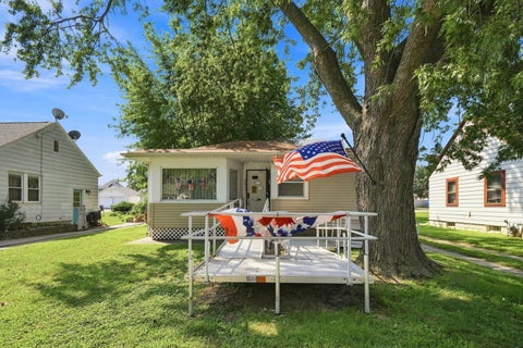 Photo of 331 W 29th Street, Davenport, IA 52803 (MLS # 12744989)