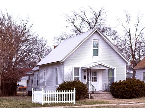 Photo of 518 E Noleman Street, Centralia, IL 62801 (MLS # 12576063)