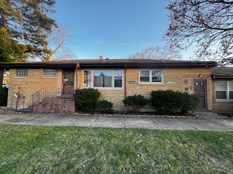 Photo of 10100 S Saint Lawrence Avenue, Chicago, IL 60628 (MLS # 12618101)