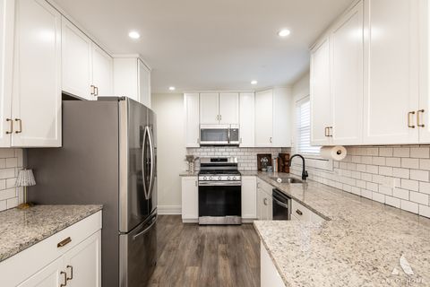 Tiny photo for 262 Lionel Road, Riverside, IL 60546 (MLS # 12584830)