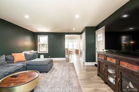 Tiny photo for 262 Lionel Road, Riverside, IL 60546 (MLS # 12584830)