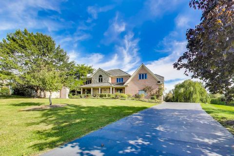 Tiny photo for 179 Sycamore Drive, Hawthorn Woods, IL 60047 (MLS # 12470326)