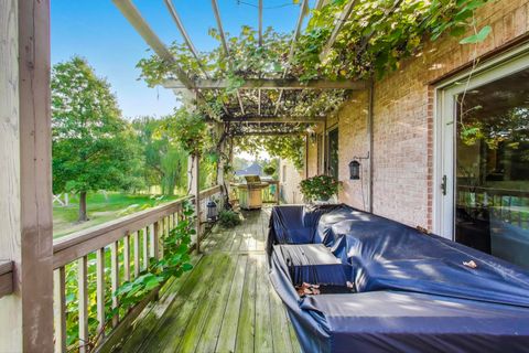 Tiny photo for 179 Sycamore Drive, Hawthorn Woods, IL 60047 (MLS # 12470326)