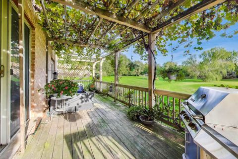 Tiny photo for 179 Sycamore Drive, Hawthorn Woods, IL 60047 (MLS # 12470326)