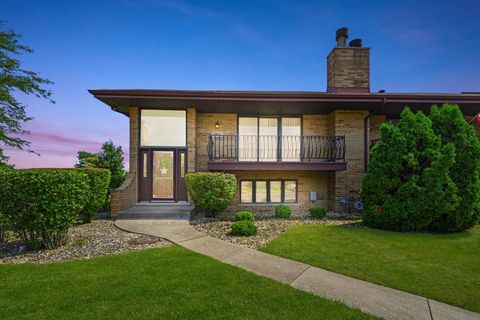 Tiny photo for 17921 Alaska Court #8, Orland Park, IL 60467 (MLS # 12434700)