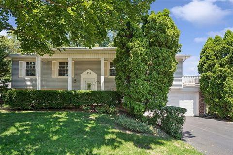 Photo of 830 Woodhollow Lane, Buffalo Grove, IL 60089 (MLS # 12692873)
