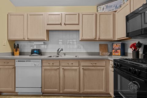 Tiny photo for 1202 Fox Hill Lane, North Aurora, IL 60542 (MLS # 12544971)