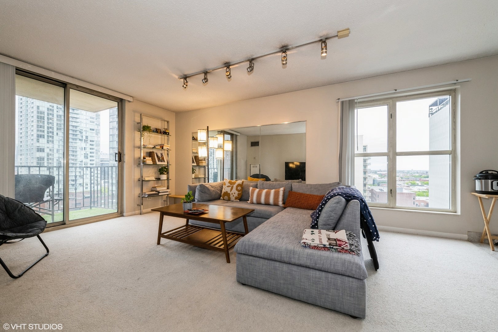 1212 N La Salle Drive 1409