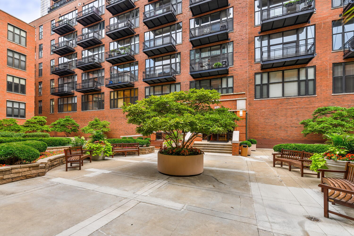 333 W Hubbard Street 713
