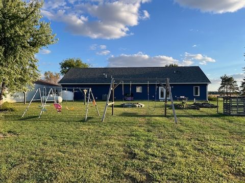 Photo of 466 County Road 100 N, Sadorus, IL 61872 (MLS # 12501242)