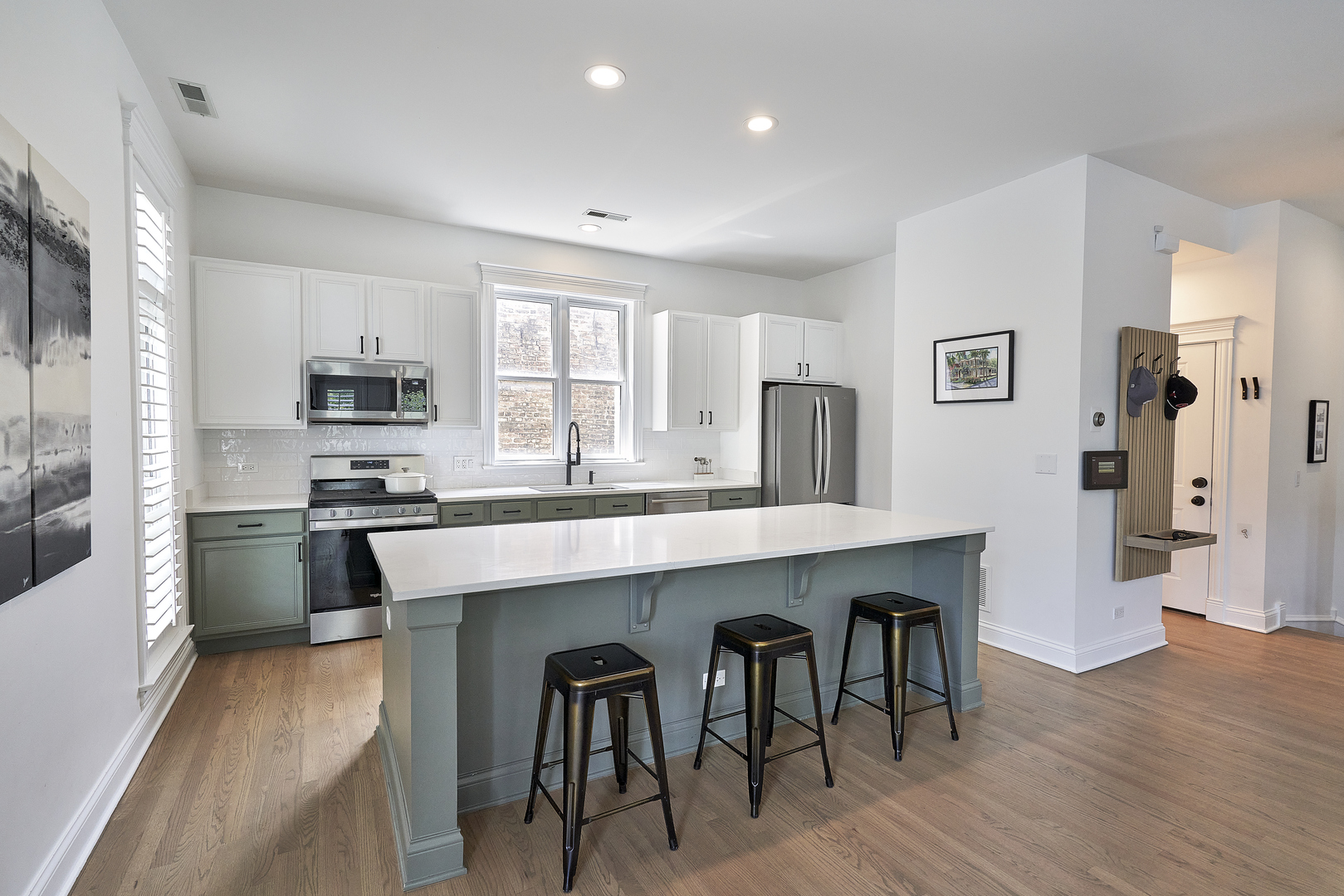 1501 W Diversey Parkway B