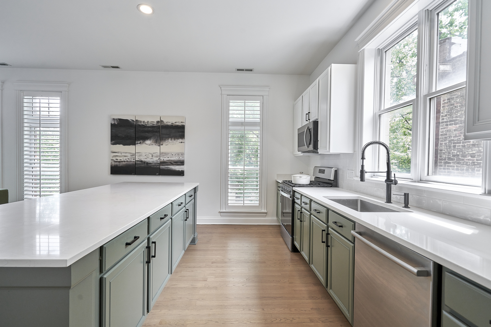 1501 W Diversey Parkway B