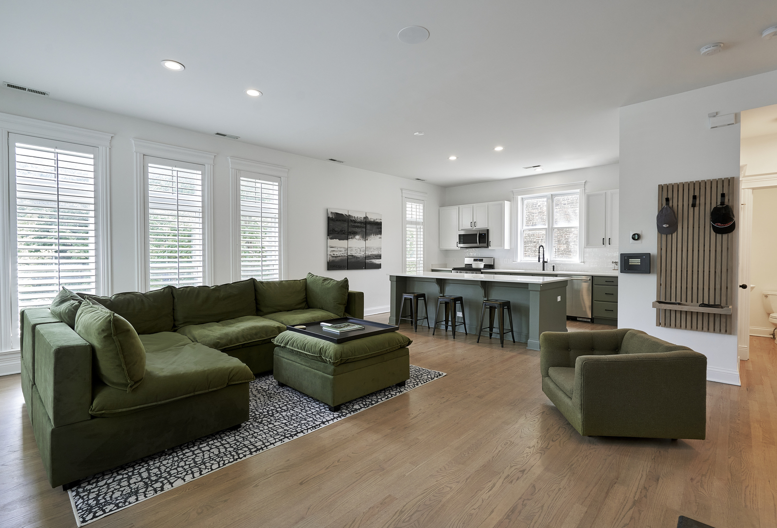 1501 W Diversey Parkway B