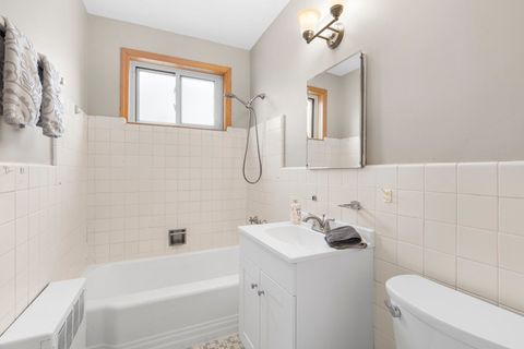 Tiny photo for 2615 W Fitch Avenue #3A, Chicago, IL 60645 (MLS # 12578782)