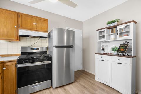 Tiny photo for 2615 W Fitch Avenue #3A, Chicago, IL 60645 (MLS # 12578782)