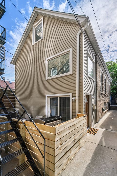 2029 N Damen Avenue CH Chicago IL 60647