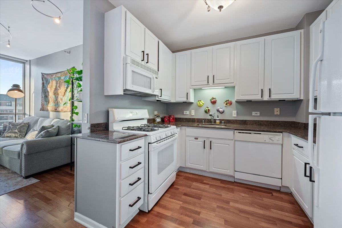 645 N KINGSBURY Street 1605