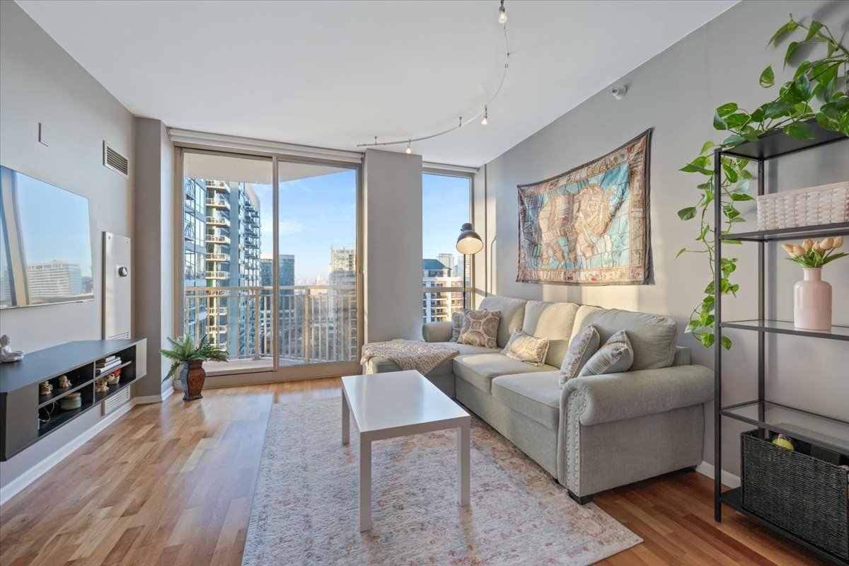 645 N KINGSBURY Street 1605