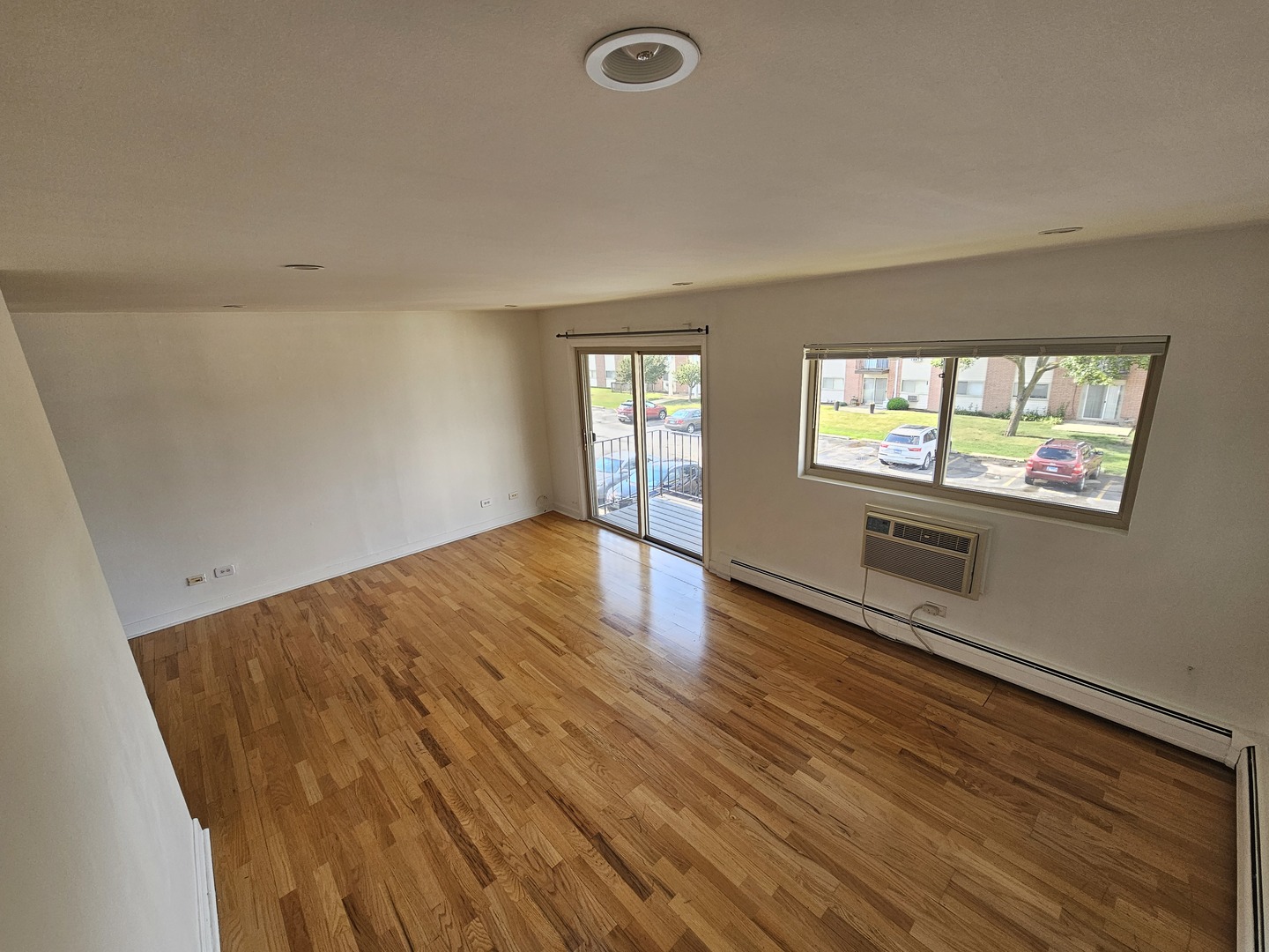 693 E FULLERTON Avenue 201