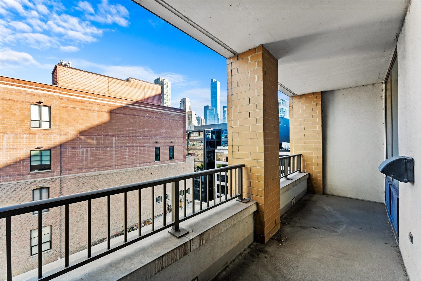 707 N Wells Street 703